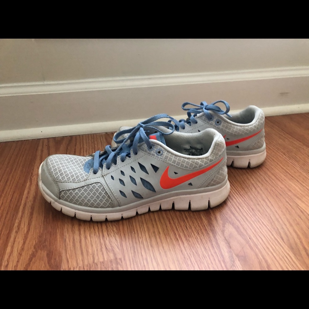 Nike tennis shoes